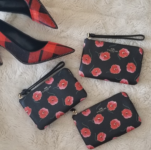 🔥FINAL PRICE🔥NWT COACH POPPY CORNER ZIP WRISTLET - Picture 2 of 6
